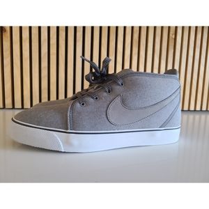 NIKE Toki